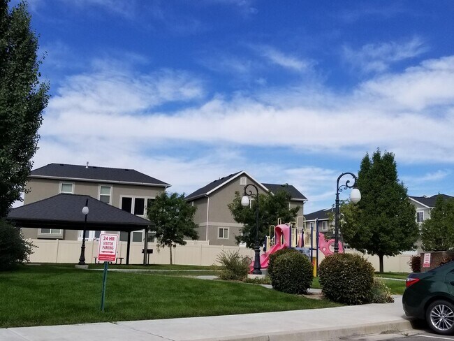 Building Photo - 574 S 2150 W