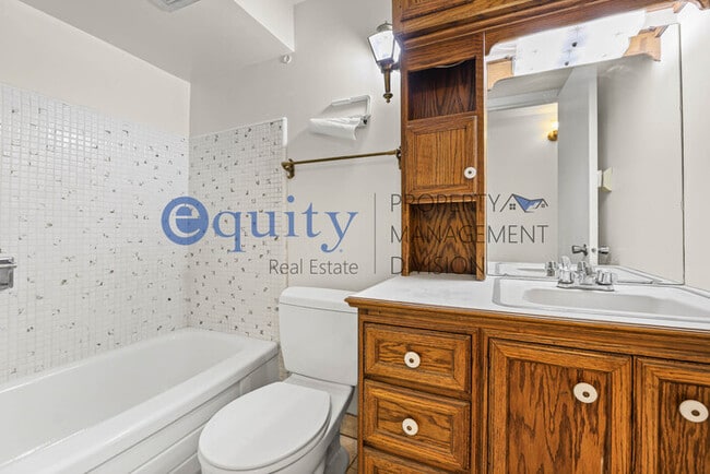 Building Photo - 1941 E Woodside Dr