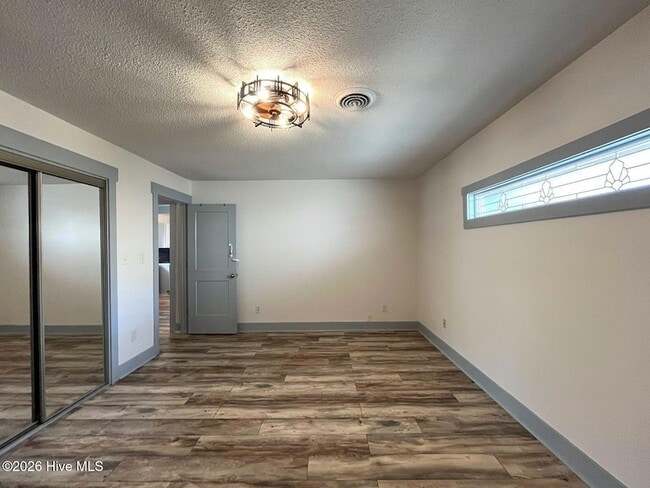 Building Photo - 125 Mallard Cove