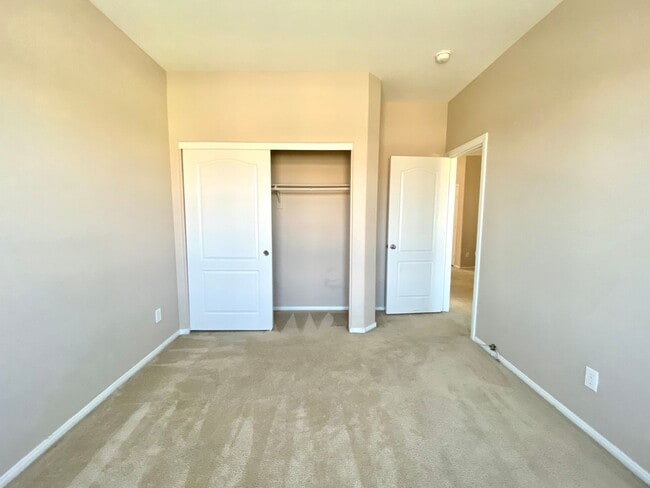 Building Photo - Nice 2-story single-family house with 3 Bedrooms, 2.5 Bathrooms
