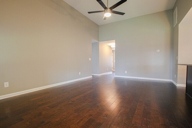 Building Photo - Pet Friendly Three Bedroom!