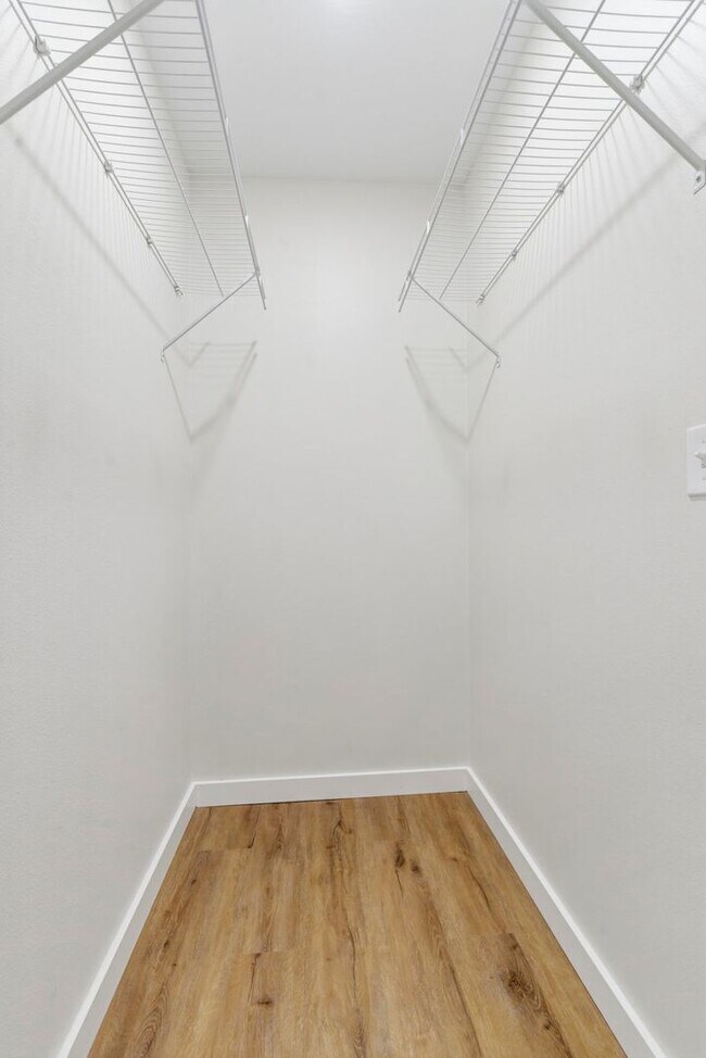 Building Photo - 3 Bedroom | 2 Bathroom | Marionville | Granite | Stainless Steel Appliances | Brand New!