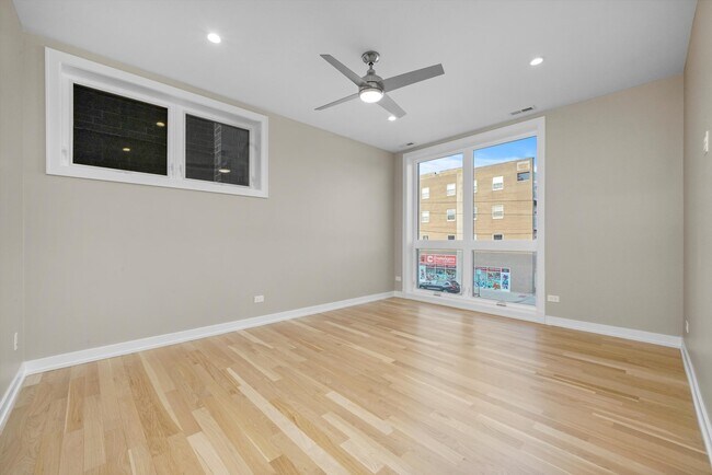 Building Photo - 2404 W Moffat St