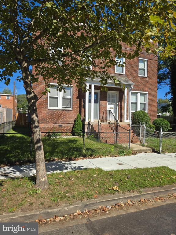 Building Photo - 4220 Dix St NE