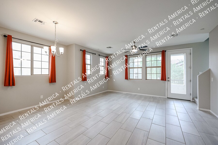 Building Photo - 1701 E Dogwood Ln
