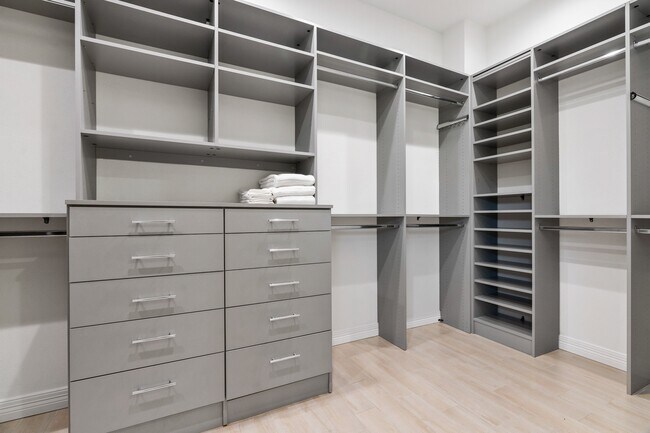 Building Photo - 5602 San Felipe St