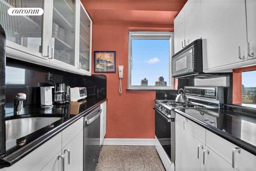 Building Photo - 301 W 57th St