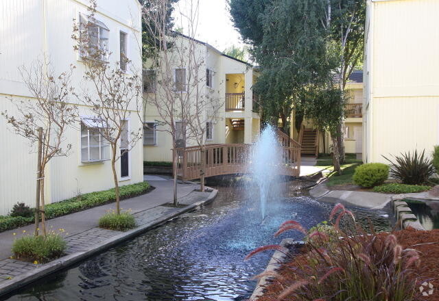 Building Photo - Round Hill Creek Apartments