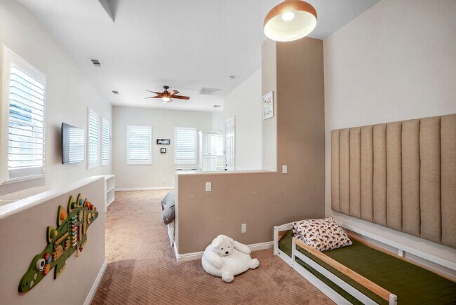 Building Photo - Beautiful executive home in the Eastlake-C...