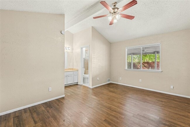 Building Photo - 609 Riverwood Dr