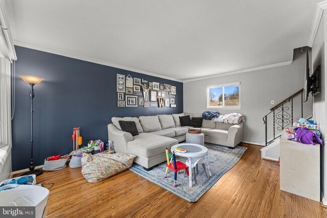 Building Photo - 268 Maple Ave