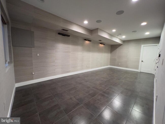 Building Photo - 423 Wallace St