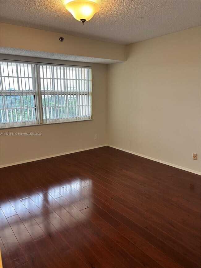 Building Photo - 3507 Oaks Way