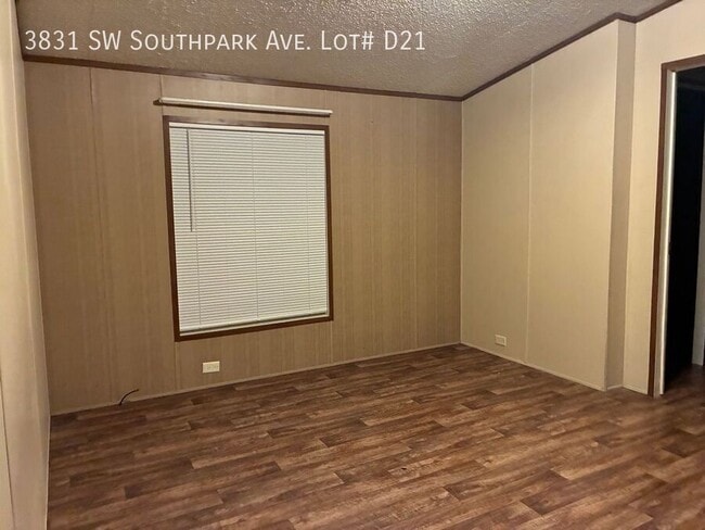Building Photo - 3831 SW South Park Ave