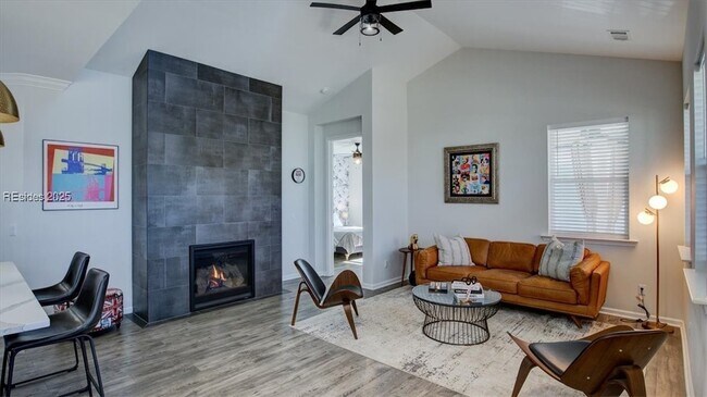 Building Photo - 1571 Shoreside Dr