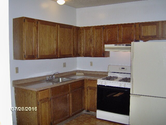 Kitchen - 78 Chestnut Ave