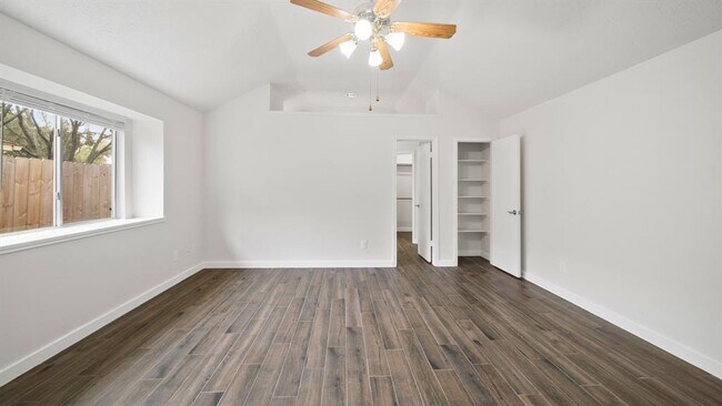 Building Photo - 2121 Aberdeen Dr