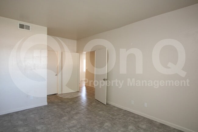 Building Photo - 930 N Mesa Dr