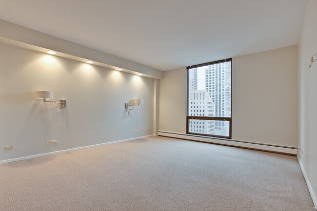 Bed 1 - 100 E Bellevue Plz