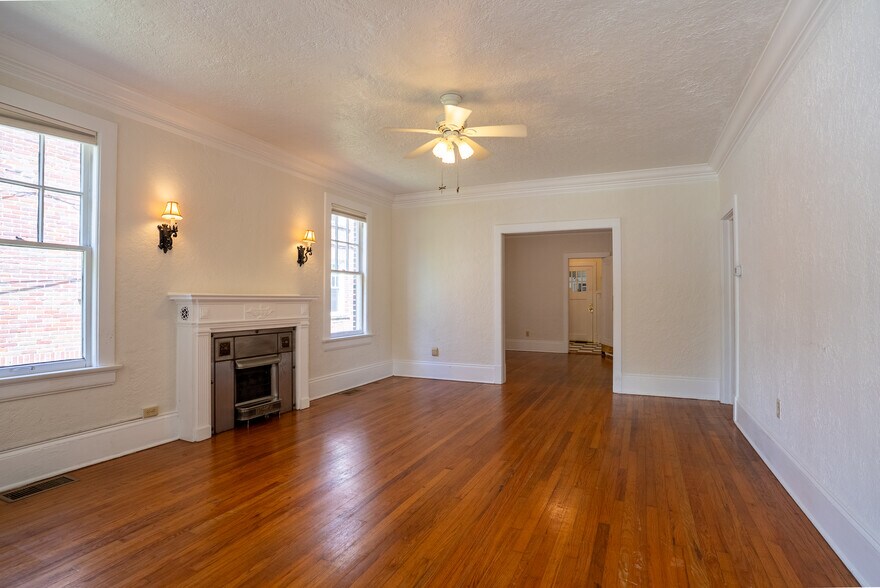 Building Photo - 2733 Herschel St