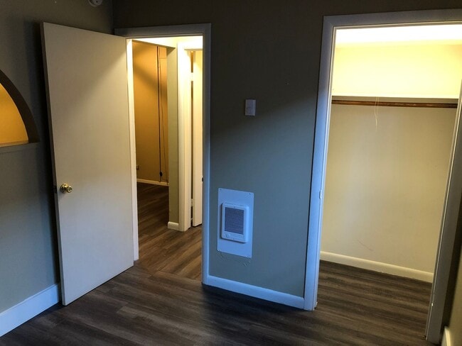 Building Photo - Cute one bedroom apartment!