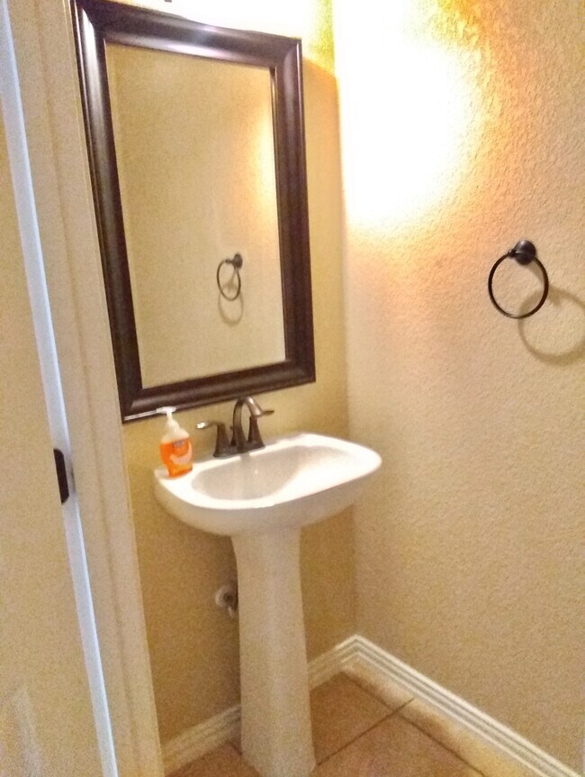 Building Photo - 1514 Chinook