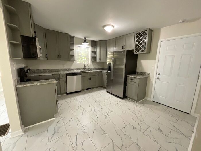 Building Photo - 728 Gary Rd NW