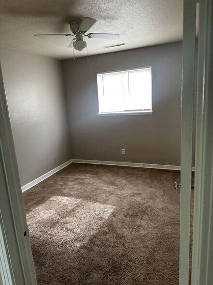 Building Photo - 5802 Highland Dr