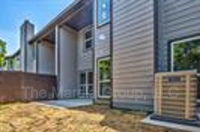 Building Photo - 3258 Wexford Dr