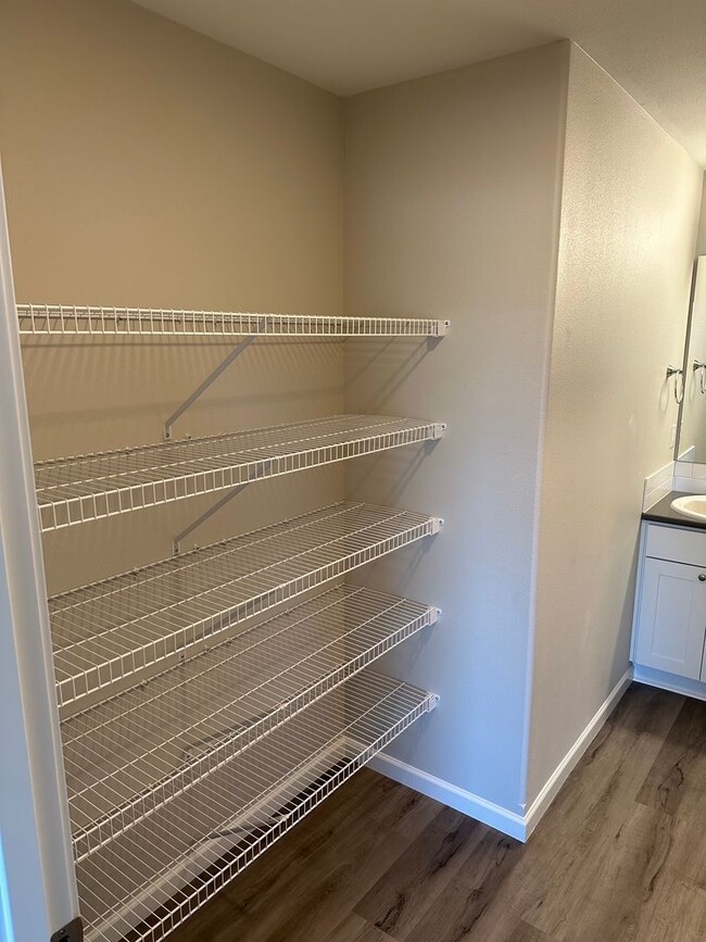 Building Photo - New 3 Bed / 2.5 Bath Duplex! $250 Amazon G...