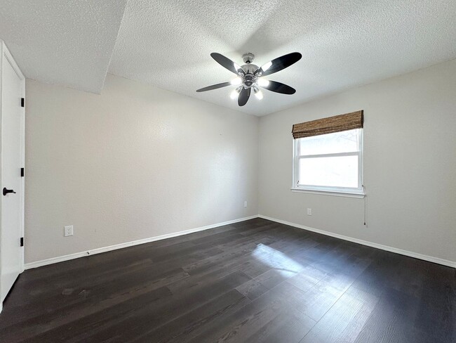 Building Photo - East El Paso 3 bed Refrig A/C with Solar P...