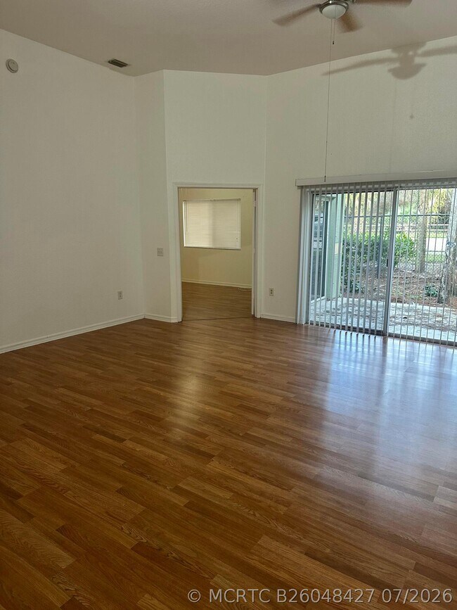 Building Photo - 220 Crestwood Cir