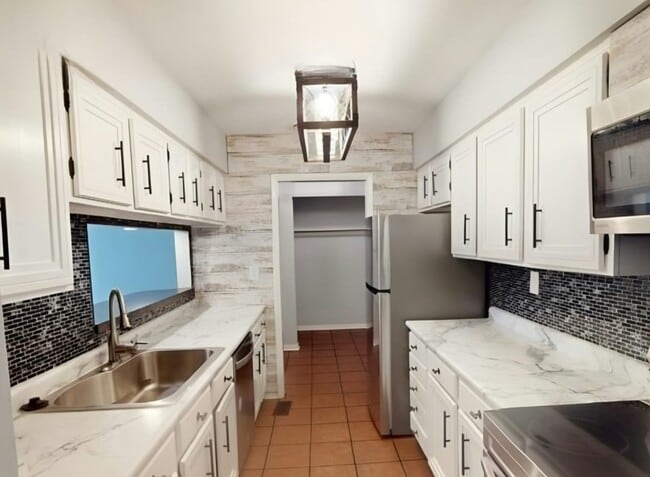 Building Photo - 7770 Sterling Pl