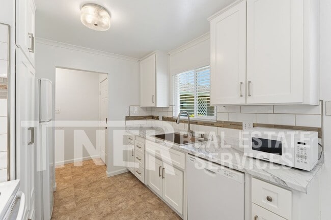 Building Photo - 6000 Coyle Ave