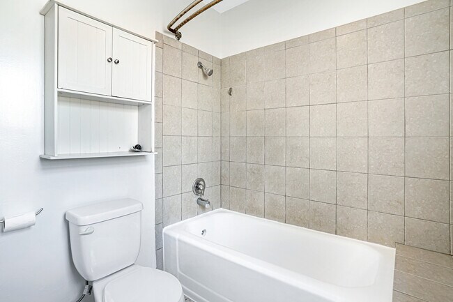 Building Photo - 615 N Coronado St