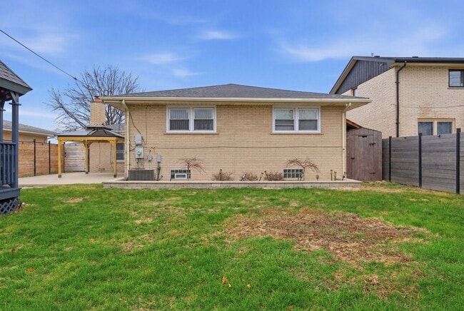 Building Photo - 9728 S Tripp Ave