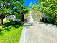 Building Photo - 3 bedroom 2 bath Walking Distance to Sage Valley Middle School