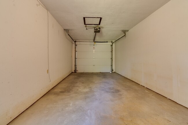 Building Photo - 1204 E 27th St