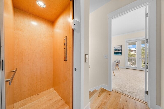 Building Photo - 79 Grande Pointe Dr