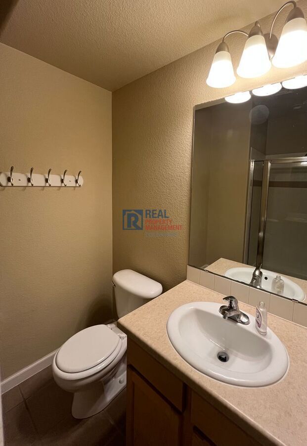 Building Photo - 2302 Owens Ave