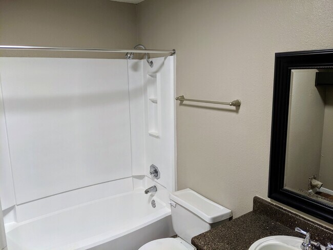 Building Photo - 1517 Summer Stone Dr