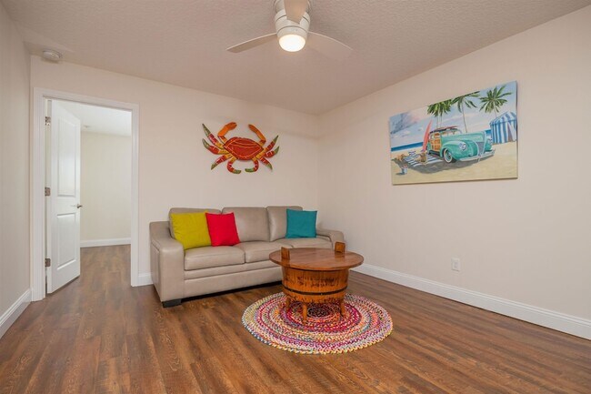 Building Photo - 6832 Middleton Ave