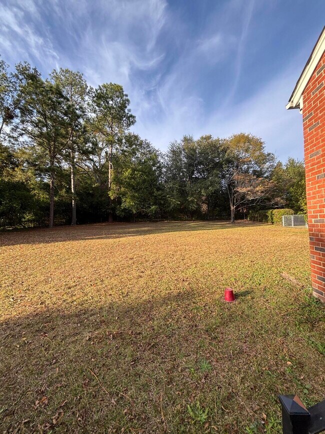 Building Photo - 919 Seminole Ave