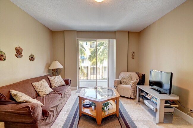 Building Photo - 250 NE 3rd Ave