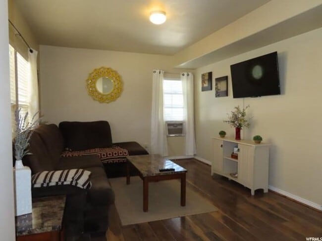 Building Photo - Cozy West Jordan Home with attached 2 car garage