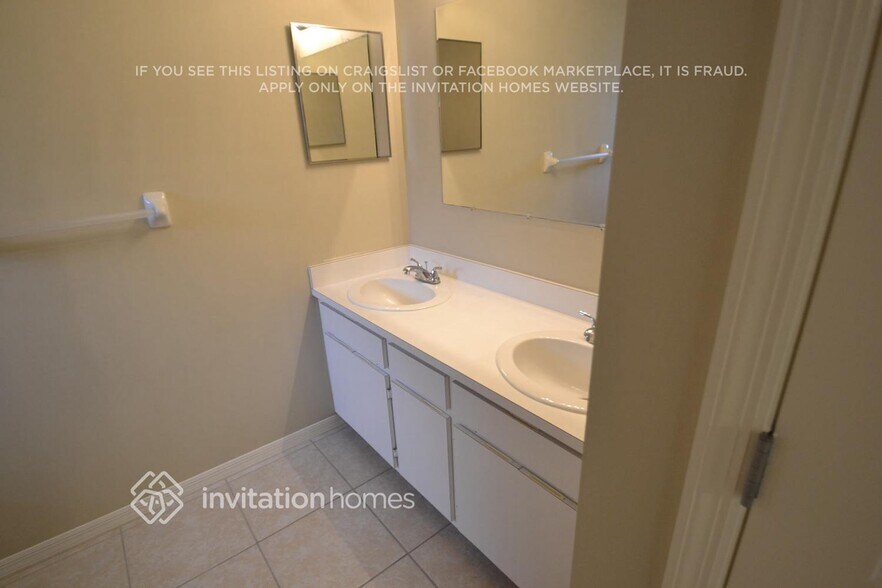 Building Photo - 521 SW 23rd Terrace