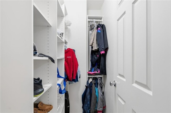 Building Photo - 2050 Willshire Glen