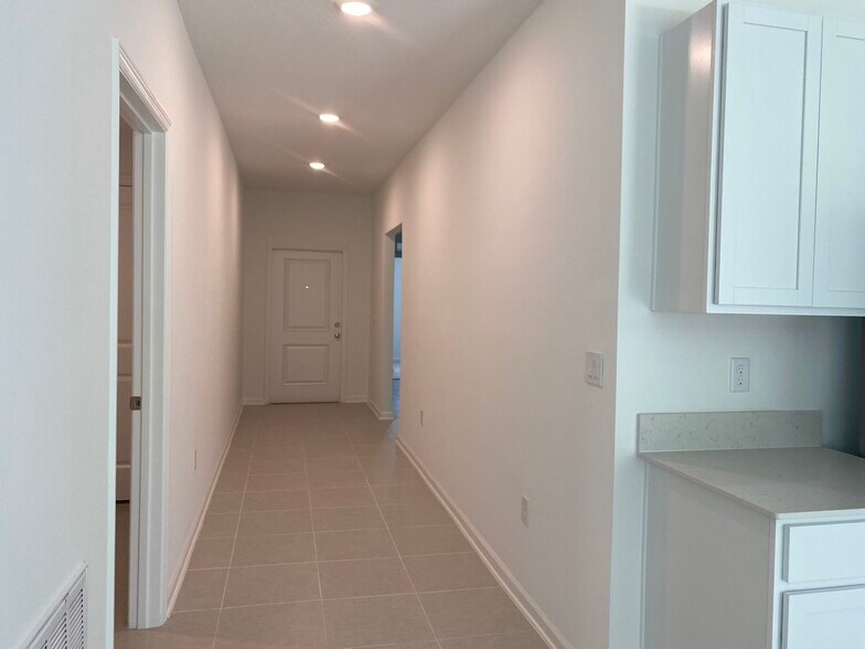 Building Photo - 2316 Green Valley St