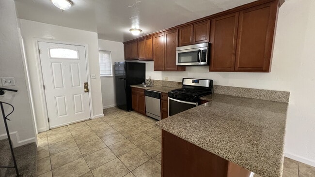 Building Photo - ** Move in special $1995 moves you in - Includes Deposit and January 2026 Rent. ** Updated interi...