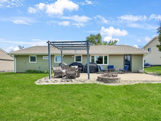 Building Photo - 7830 Sprucewood Ave